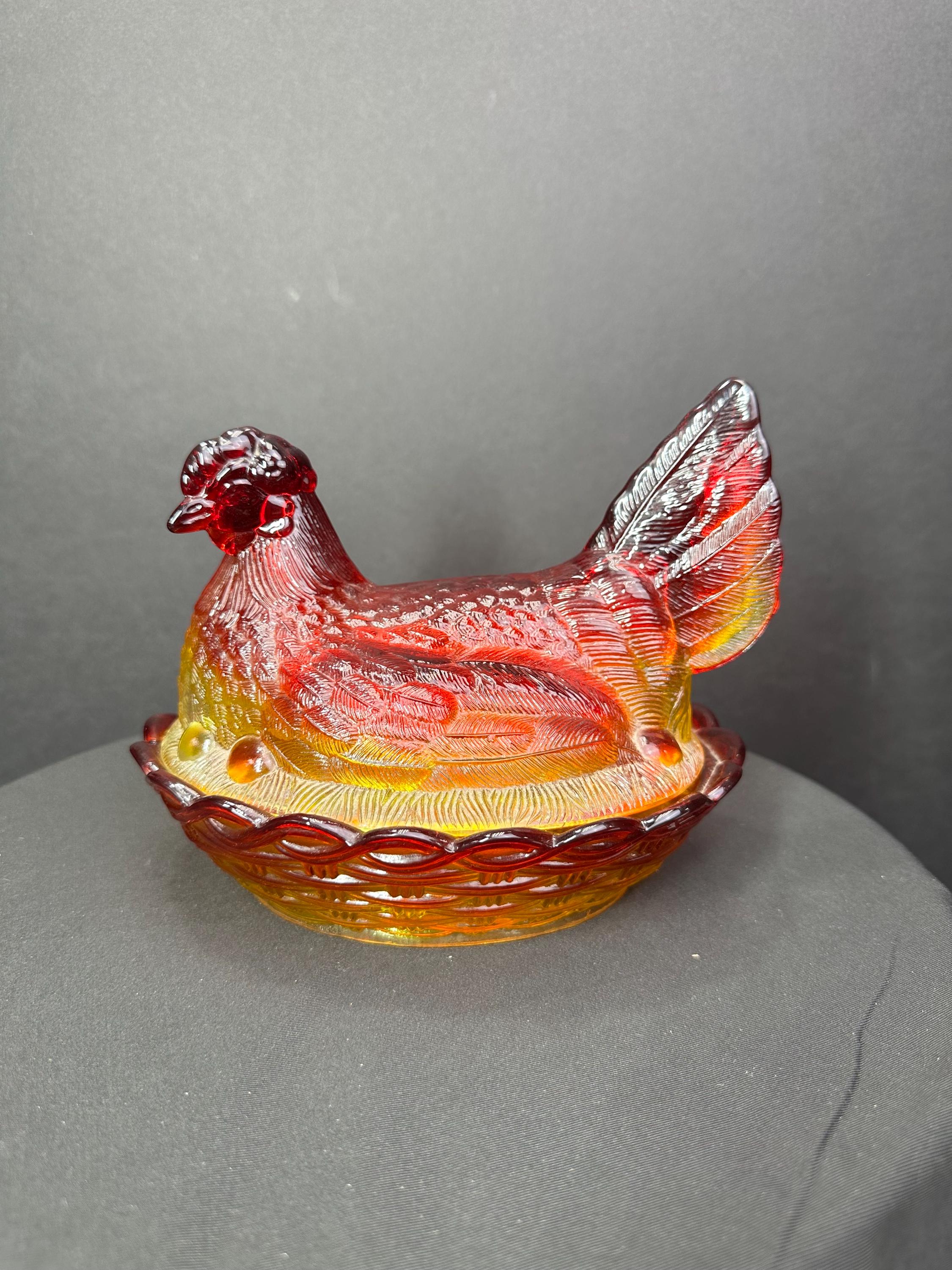 LG Wright 7-inch Amberina Hen on Nest Dish – Handcrafted Glass