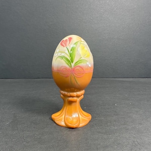 Hand-Painted Fenton Chocolate Slag Glass Egg with Tulip Design by Jeanne Cutshaw – Signed Rare Vintage Home Décor Treasure