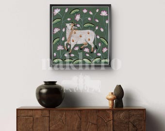 Pintura de vaca Pichwai pintada a mano: Loto rosa, arte mural sagrado indio