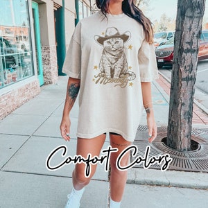 Meowdy Cowboy Cat T-shirt, Comfort Colors Tee, Funny Cat Graphic Shirt, Howdy Shirt, Cat Mom, Cat Lover T-shirt, Oversized T-shirt