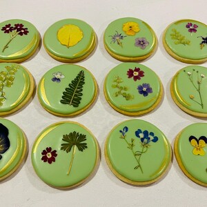 Pressed Flower Wedding Cookies with Gold Detailing image 7