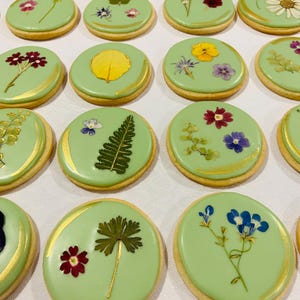 Pressed Flower Wedding Cookies with Gold Detailing image 5