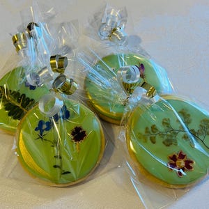 Pressed Flower Wedding Cookies with Gold Detailing image 3