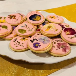 Pressed Flower Wedding Cookies with Gold Detailing image 2