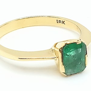 Genuine 2.5 Carat Rich Forest Green Emerald Solitaire Gemstone 18K Yellow Gold Fancy Ring