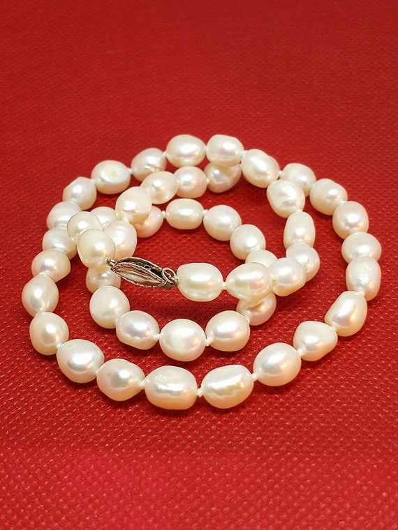 White pearl single strand Gem