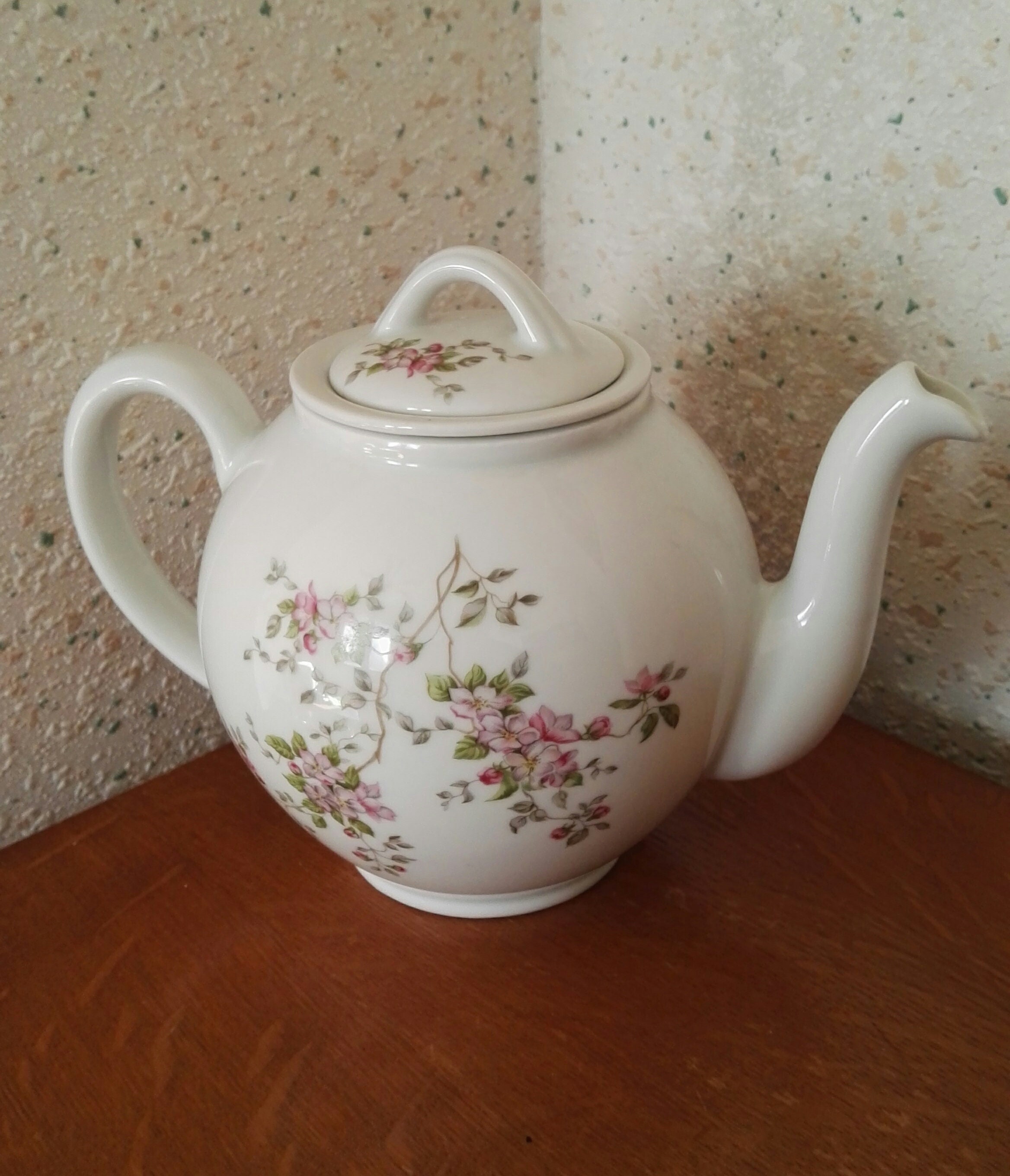 Théière en Porcelaine de Limoges Lys Royal Vintage Année 1990