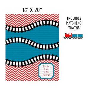 Puede incluir: Un tablero de juego con patrón de chevron azul y rojo con vías de tren negras y una etiqueta que dice "Pin the Train on the Railroad". El juego incluye trenes a juego.