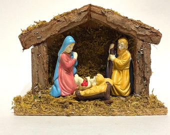 Presepe vintage in legno con statuette in porcellana di Maria, Giuseppe e Gesù - Decorazione religiosa cattolica per Natale
