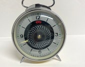Vintage mechanical alarm clock yellow Shanghai china hypnotic movement second hand wind up pale yellow retro table mantel clock