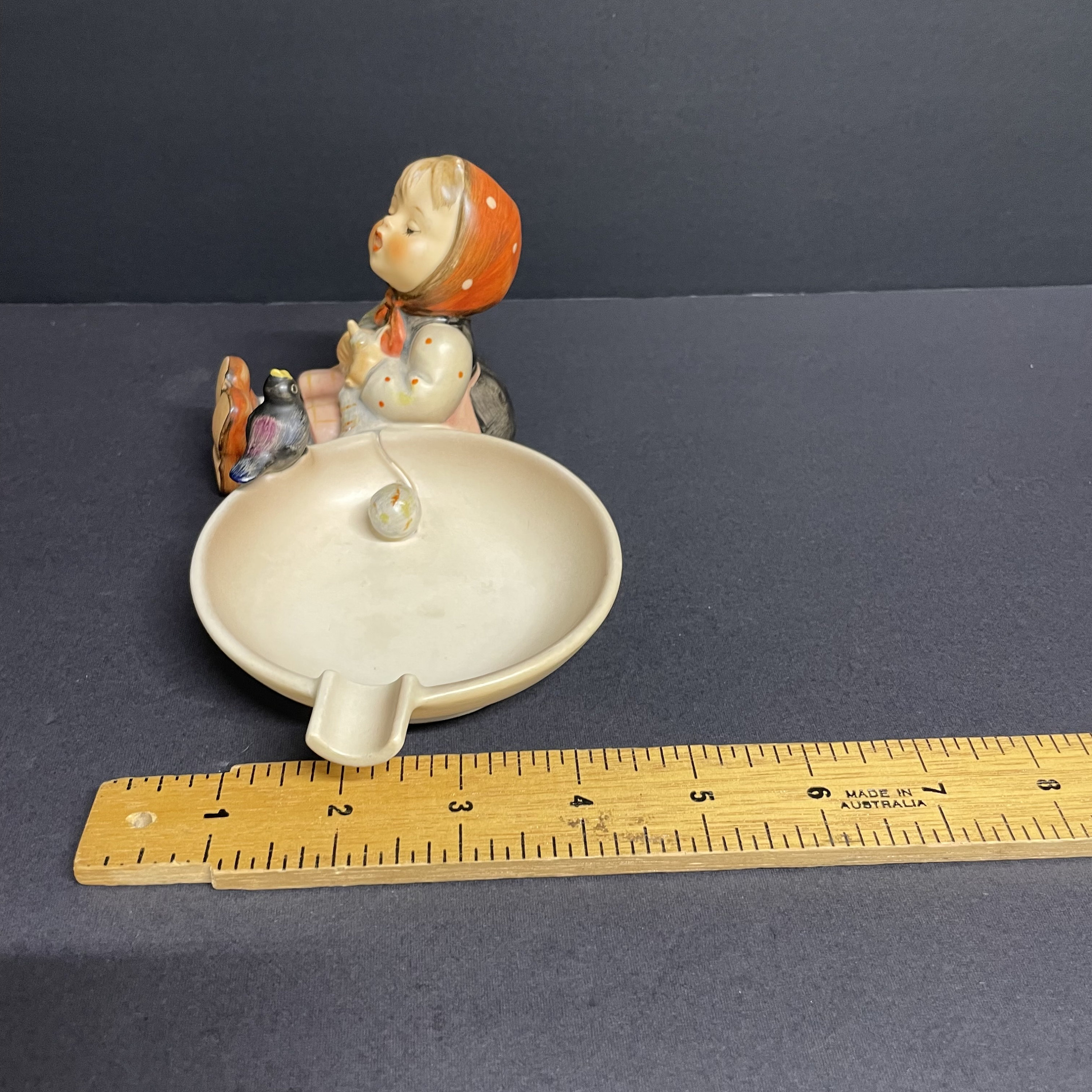【楽天スーパーセール】 Vintage Hummel With Girl Little Pastime Happy Ashtray Goebel 工芸品