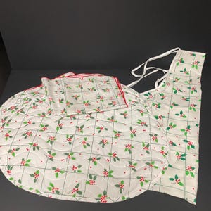 Vintage 9pc Christmas quilted placemats, napkins and apron white with red, green holly and berries mcm holiday dinner decor farmhouse style