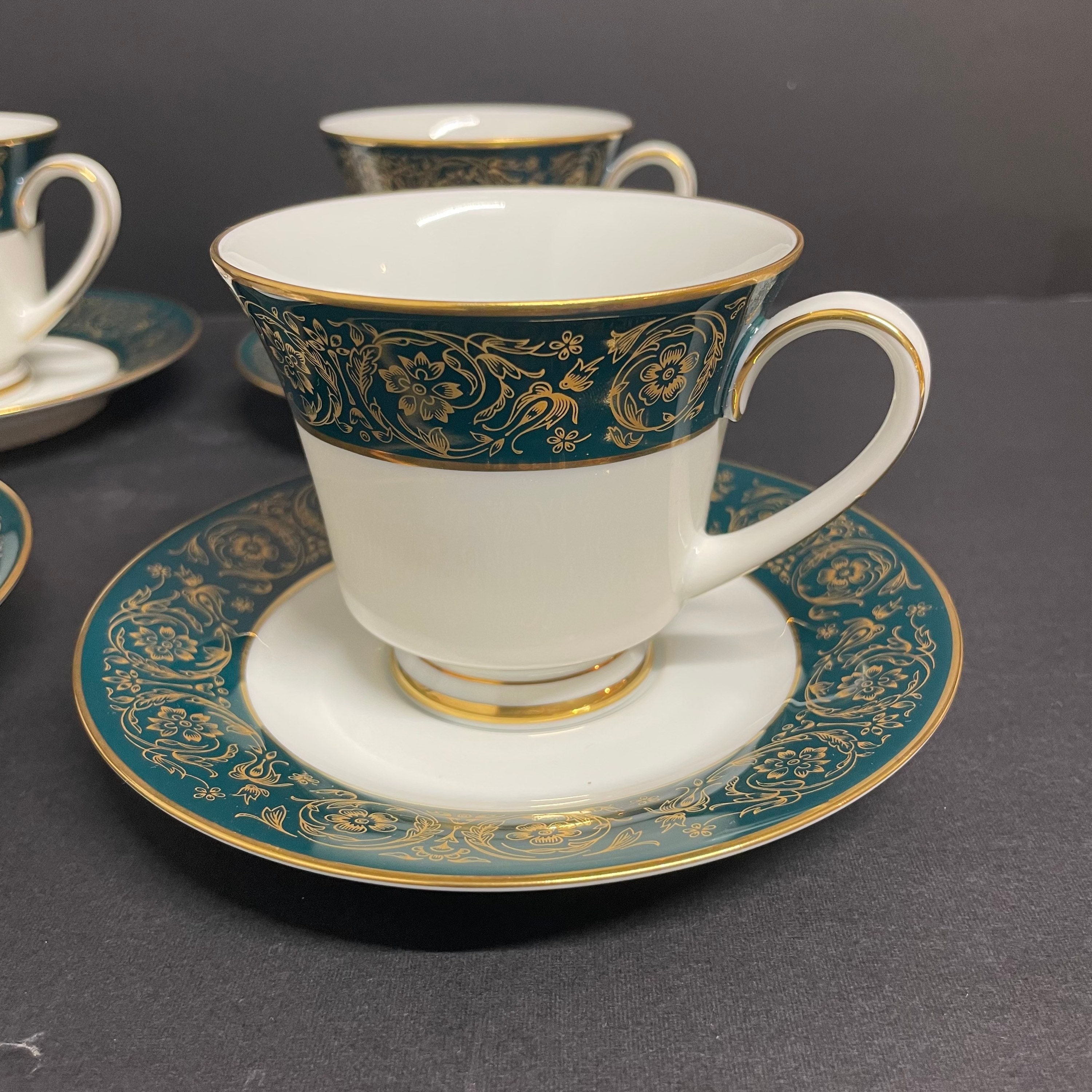 ヴィンテージ ノリタケ シャルメット ティーカップ＆ソーサー 白と緑の