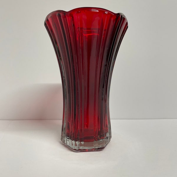 Vintage anchor hocking ruby red glass vase flower wedding center piece ruffled at top pressed glass art 8.5” made in USA