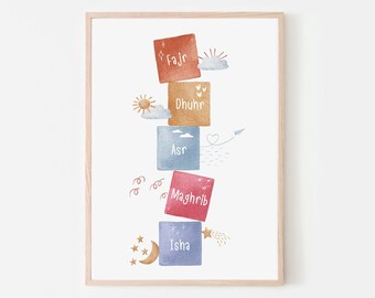 Puede incluir: Una ilustración de acuarela de cinco bloques coloridos apilados uno encima del otro. Cada bloque tiene un color diferente y presenta el nombre de una hora de oración en escritura árabe: Fajr, Dhuhr, Asr, Maghrib e Isha. La ilustración está rodeada de varios símbolos, incluyendo un sol, una luna, estrellas, nubes y un avión de papel.