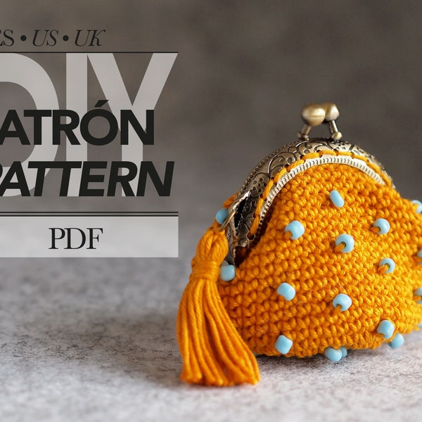 Beaded crochet tiny purse pattern, with complete instructions, pictures and video tutorial links. Cute kiss lock mini coin purse diy pattern