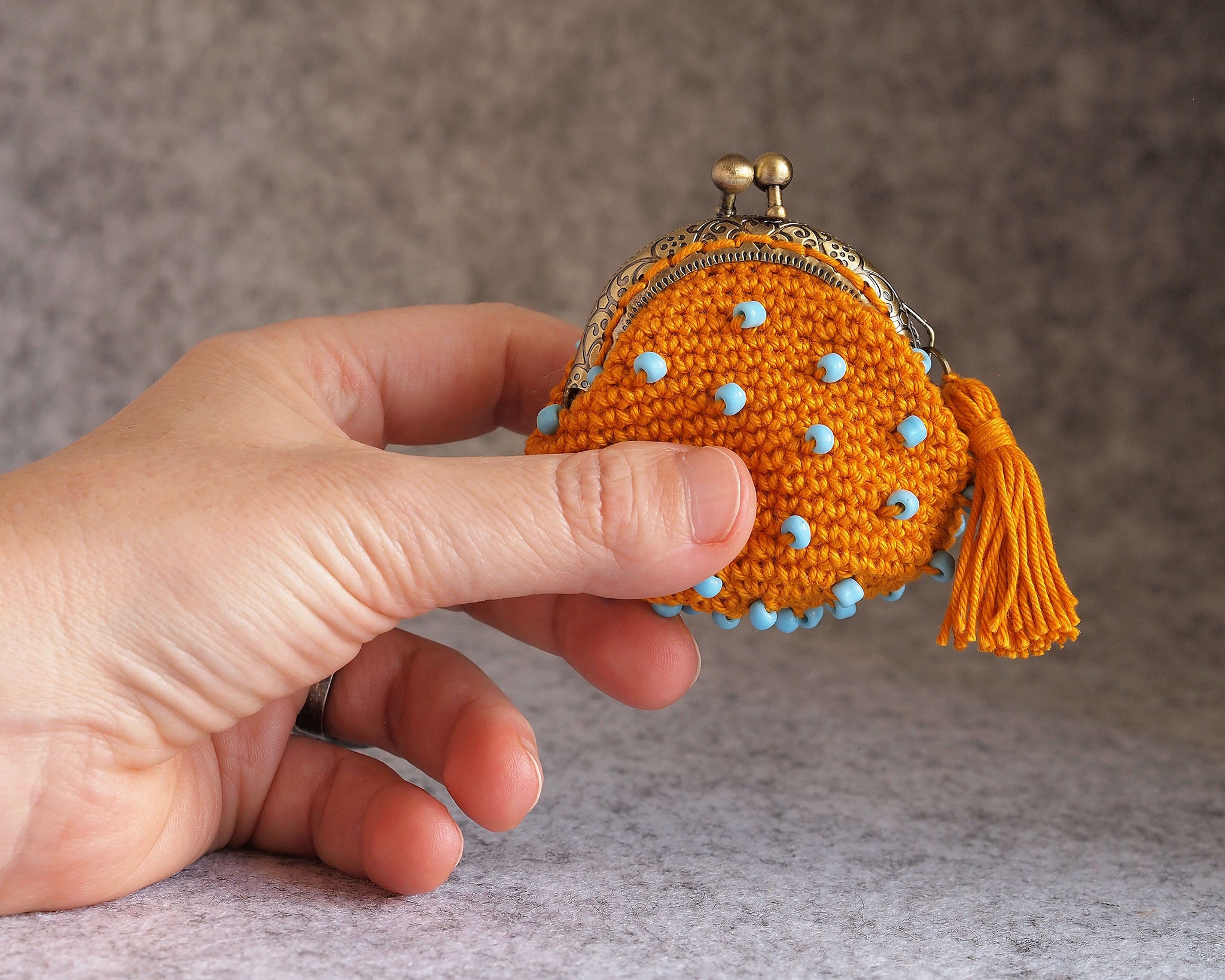 40 Small Purse Crochet Patterns for Chic, Portable Bags and Mini Accessories 30 Beaded Crochet Coin Purse Pattern: Tiny Kiss Lock Design