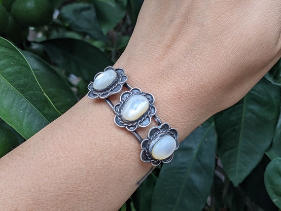 Vintage Silver Mother of Pearl Cuff Bracelet - Na… - image 4