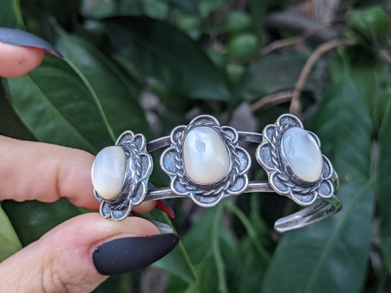 Vintage Silver Mother of Pearl Cuff Bracelet - Na… - image 3