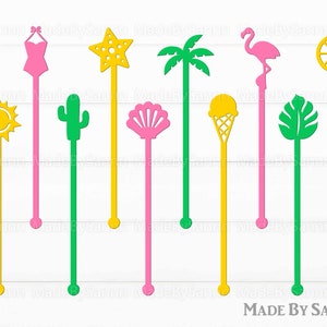 Puede incluir: Conjunto de diez agitadores de bebidas coloridos con varios diseños de temática veraniega, que incluyen un cactus, una concha, una palmera, un flamenco, una rodaja de limón, un traje de baño, una estrella de mar, un sol, un cono de helado y una hoja tropical. Los agitadores son todos de un solo color y tienen un diseño simple y minimalista.