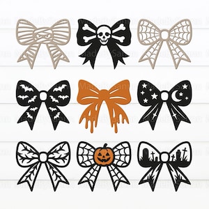 Pode incluir: Nove designs de la&ccedil;os com tema de Halloween em v&aacute;rias cores. Os la&ccedil;os apresentam elementos assustadores como uma m&uacute;mia, uma caveira, uma teia de aranha, morcegos, tinta laranja pingando, estrelas e lua, uma ab&oacute;bora e um cemit&eacute;rio. Ideal para artesanato ou decora&ccedil;&atilde;o sazonal.