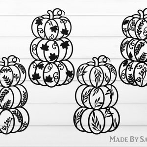 Puede incluir: Cuatro recortes de calabaza de metal negro con intrincados diseños de hojas y enredaderas. Las calabazas están apiladas una encima de la otra y tienen un estilo de silueta.