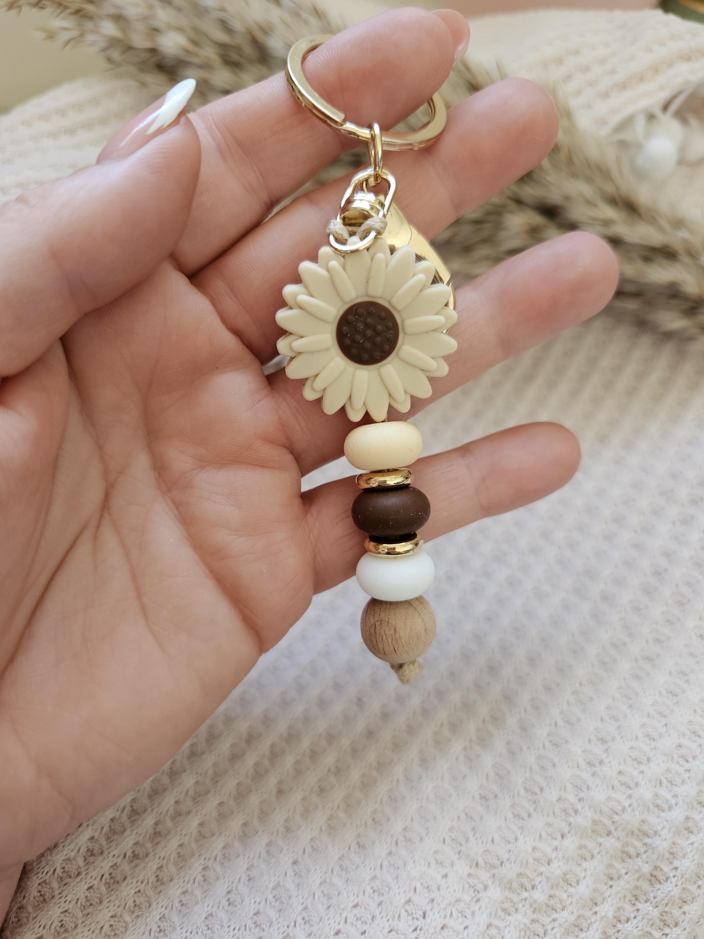 Silicone Daisy Keyring | Flower Bag Charm | Boho Keychain Gift | Neutral or Blush Pink | Teacher Gift | Aesthetic Keyring | Handmade in UK - Thumbnail 4
