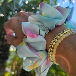 Premium Silk Scrunchies - Floral with a beachy vibe - Luxurious Hair Ties for Maximum Comfort