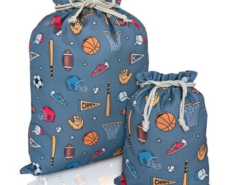 Juego de bolsas de regalo de tela con estampado deportivo: Envoltorio de cumpleaños reutilizable