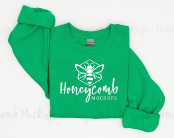 Maquette verte irlandaise Gildan, maquette de sweat-shirt plié, maquette de sweat-shirt Gildan, maquette Gildan 18000, maquette de sweat-shirt vert, maquette SVG