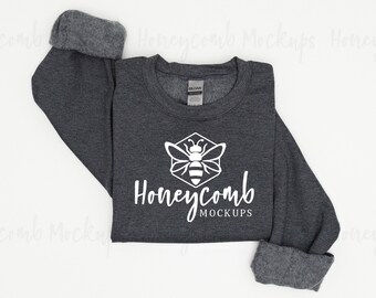 Gildan Dark Heather 18000 Mockup, Felpa piegata Mockup, Felpa girocollo Mockup, Gildan 18000 Mockup, Felpa Dark Heather Mockup