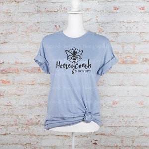Heather Blue Bella Canvas 3001, maquete de camiseta com nó, maquete de manequim, maquete de camisa em branco, maquete SVG, maquete quadrada, maquete de camisa azul