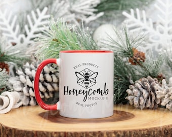 クリスマスマグカップのモックアップ、赤いハンドルのマグカップの