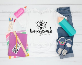 Bella Canvas wit 3001Y mockup, jeugdmodel, mockup wit kindershirt, back-to-schoolmodel, schoolshirtmodel, model jeugdmeisje, model jeugdmeisje