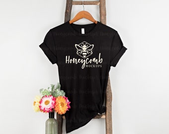Maqueta de camisa colgada, maqueta de camisa anudada, maqueta de camisa en blanco, maqueta SVG, maqueta de percha, maqueta de camisa negra, Bella Canvas 3001
