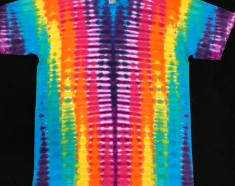 Size L Rainbow zigzag tie dye shirt. Ziggety!!