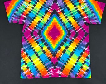 L.  Gradient Diamond Rainbow tie dye shirt. Dancing Robin oversized size L