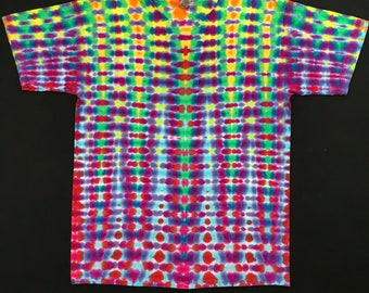 Size L Rainbow zigzag tie dye shirt. Ziggety!!