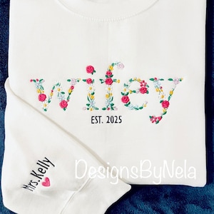 Wifey Blumen besticktes Sweatshirt, benutzerdefinierte Mrs. embroidered Sweatshirt, Brautgeschenk, Wifey Shirt, Hochzeitsgeschenk, Geburtstagsgeschenk, Braut zu sein
