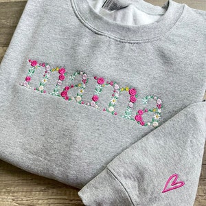 Custom floral Mama embroidered sweatshirt, mama floral sweatshirt,Mama sweatshirt with child name, gift for mom