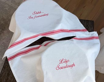 Personalisiertes Sauerteig besticktes Geschirrtuch | Brot Bäcker Küchentuch | Sauerteig Geschenk | Bauernhaus Küche Dekor | Imprägniertuch
