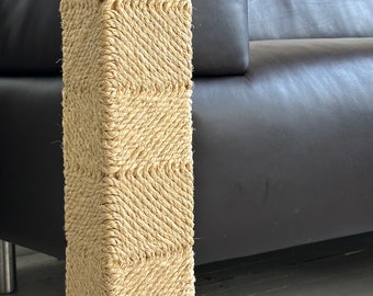 HANDMADE CAT SCRATCHER - a scratcher that will save your couch while adding a beautiful touch to your furniture. Model : British Short Hair