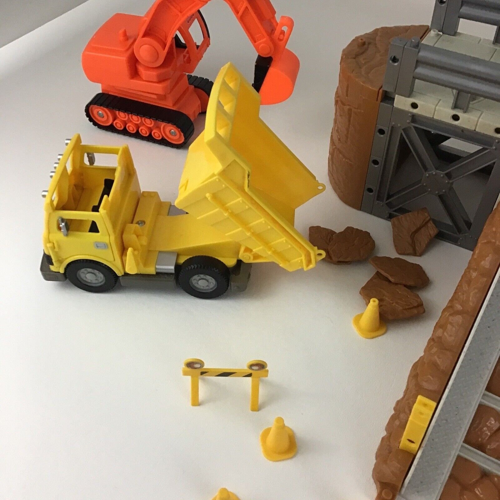 Imaginext Construction Site W Dump Truck Backhoe Accessories