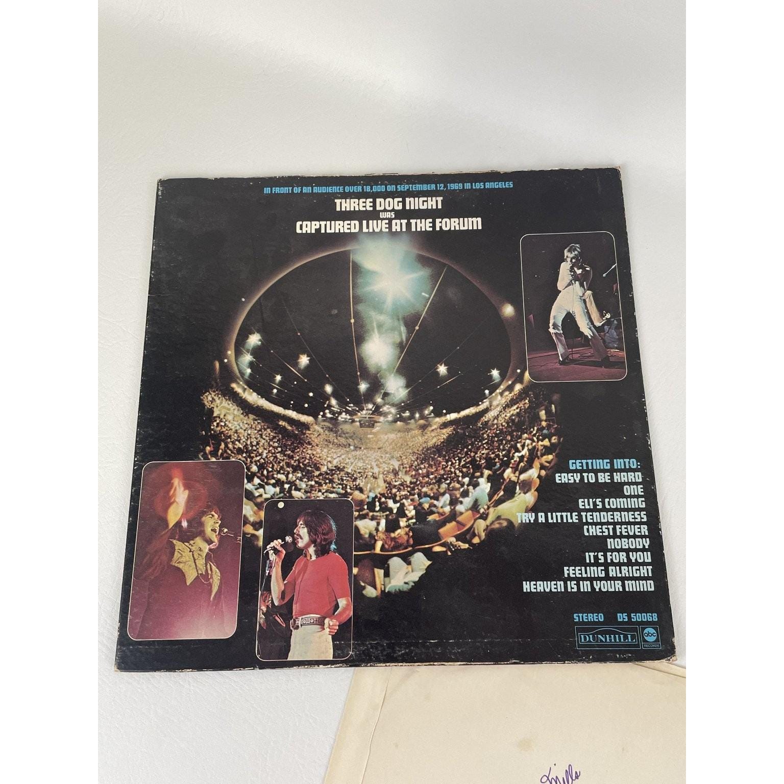 へへへ Three Dog Night - Captured Live at the Forum LP Record 1969