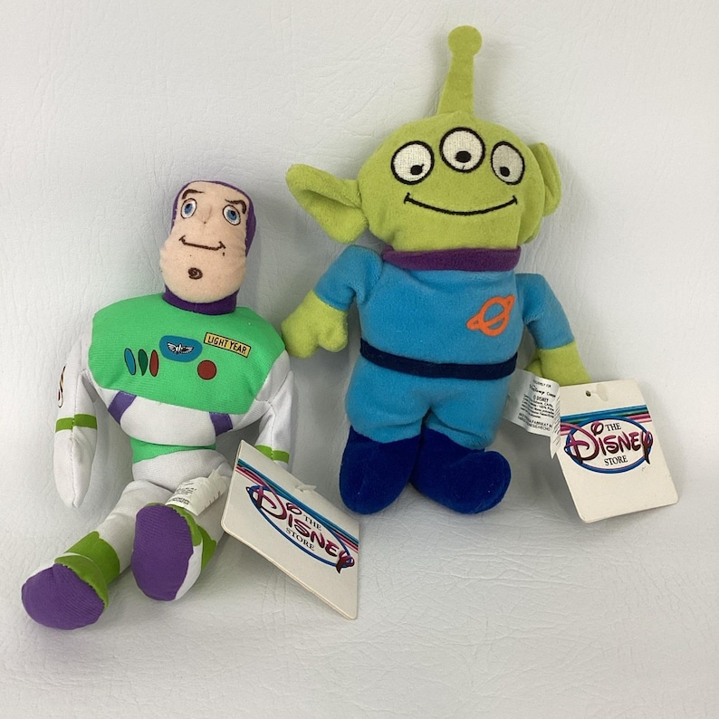 Lotto di peluche di Buzz Lightyear Alien di Toy Story Disney Store con imbottitura in sacchi di fagioli TAGS immagine 1