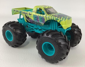 Hot Wheels Monster Trucks Torque Terror 1:24 Diecast Green Large 8" Truck Mattel