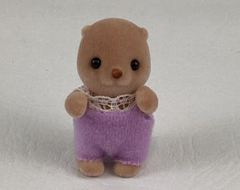 thumbnail interactive-video image 1 of Sylvanian Families Otter Family Doll Set (FS-32) – Calico Critters Epoch Japan 1 of 6