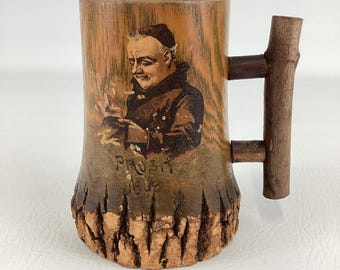 Caneca de madeira com desenho de monge, arte folclórica, lembrança vintage de Natal de 1907, árvore de Natal.