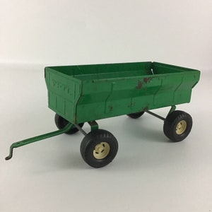 ERTL Farm Wagon Pull Behind Green Metal John Deere Collectible