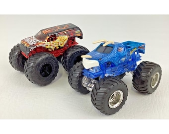 Hot Wheels Monster Jam Trucks Jurassic Attack Fire Starter Die Cast 1:64 Escala